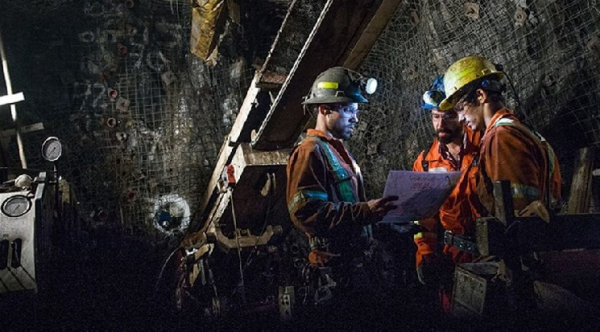 Riot Moves to Power, HIVE to AI: BTC Mining Plummets Riot Moves to Power, HIVE to AI: BTC Mining Plummets